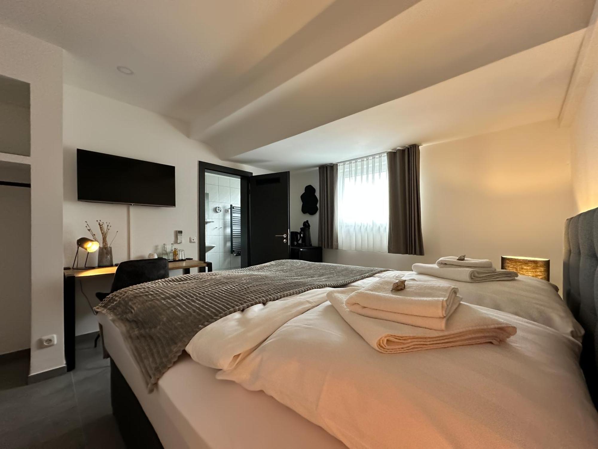 1 Bett Zimmer In Ehemaligen Hotel Siegen Exterior foto